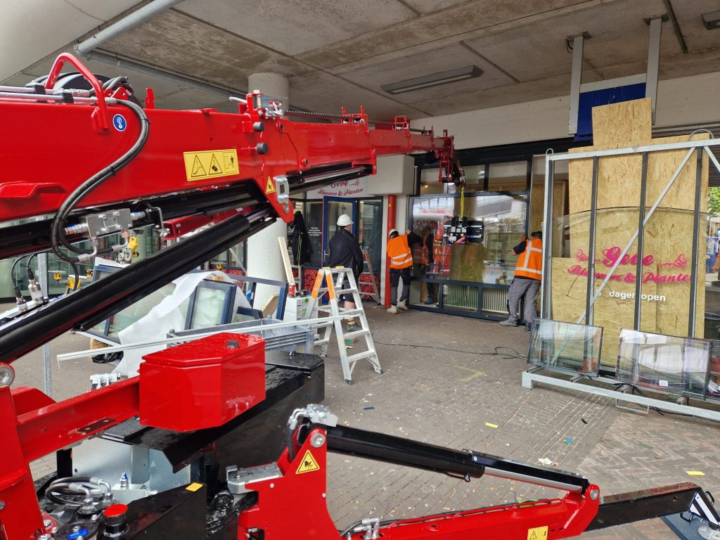 Winkelpui onder een galerij